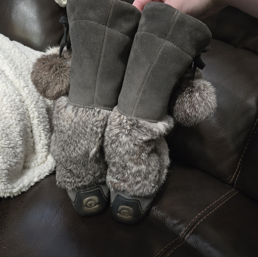 Grey Manitobah Mukluks Size 6 - Picture 4 of 9